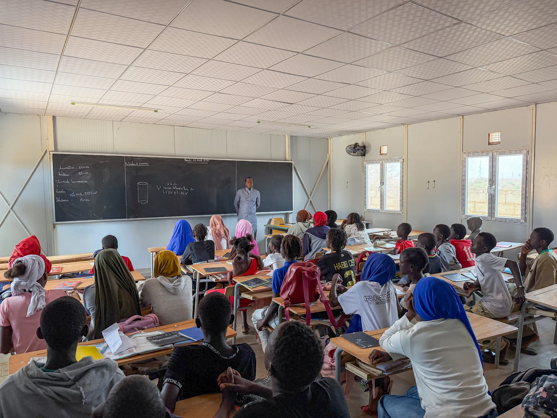 Cours en salle de classe dans une ecole