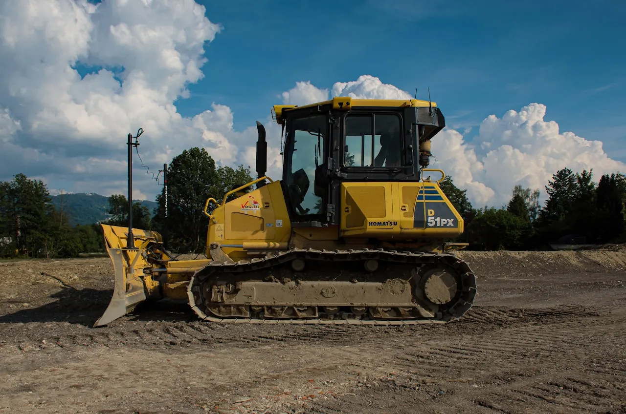 Bulldozer Komatsu sur chantier